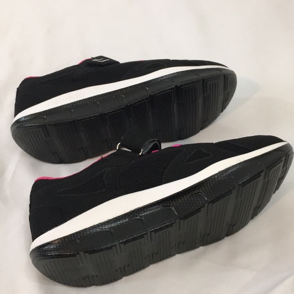 Black athletic running shoe Velcro strap size 7 - Picture 5 of 7